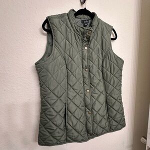 Erika Green Sleeveless Boxy Top with Mandarin Collar